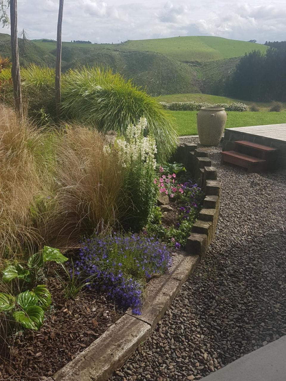 Above The River Karapiro Bed & Breakfast Exteriör bild