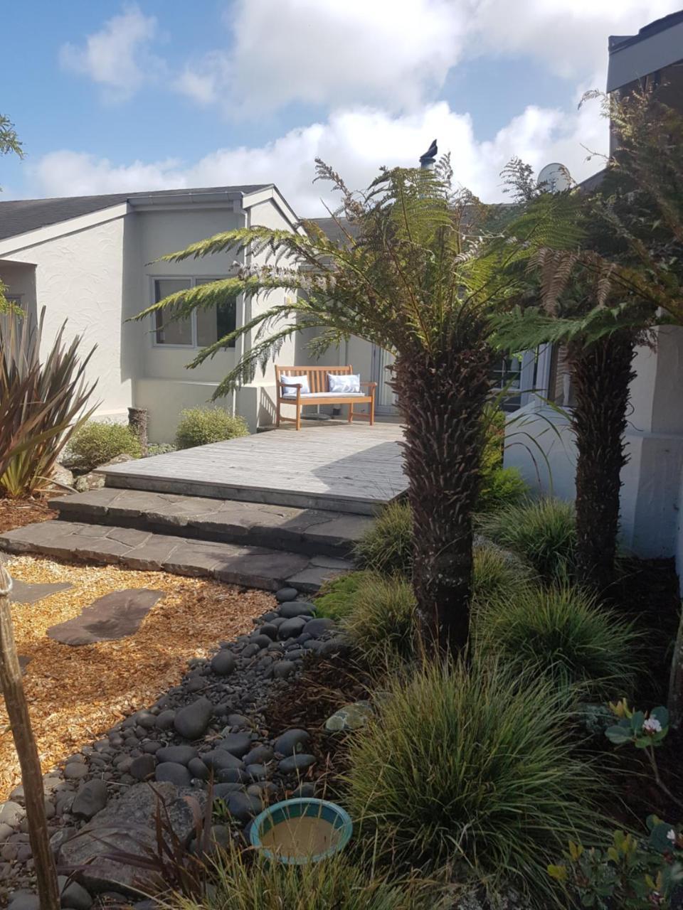 Above The River Karapiro Bed & Breakfast Exteriör bild