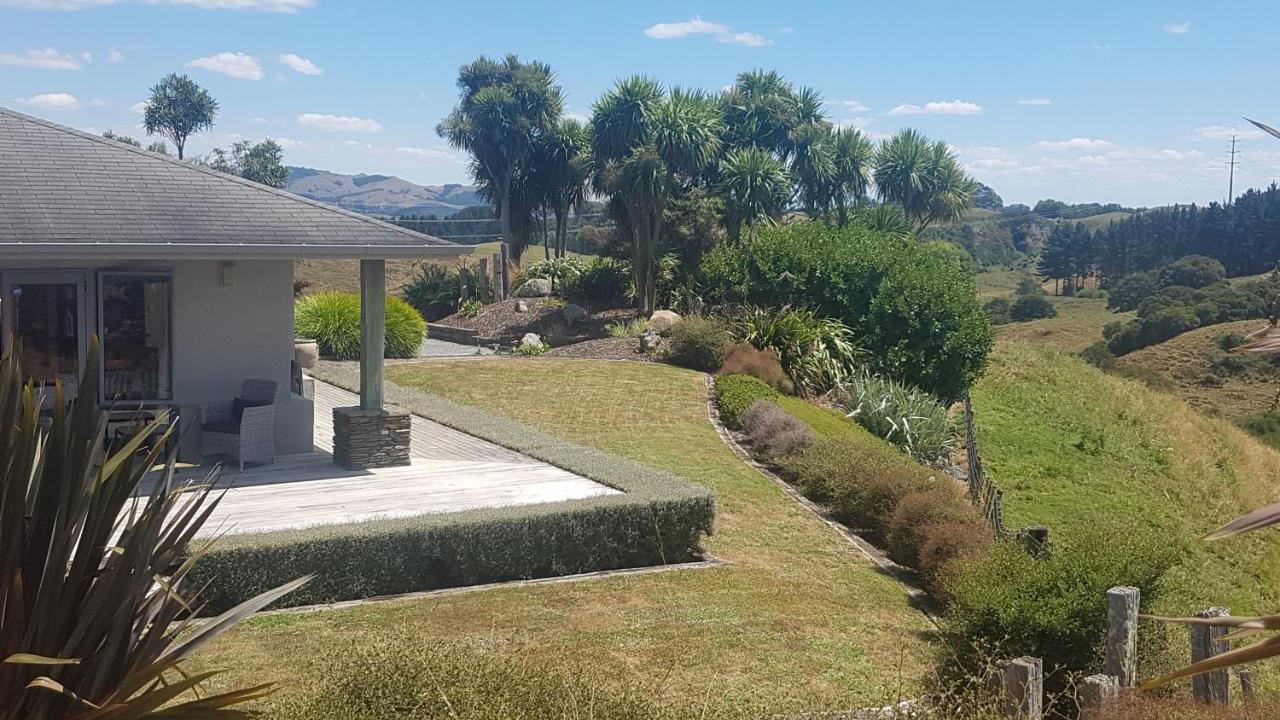 Above The River Karapiro Bed & Breakfast Exteriör bild