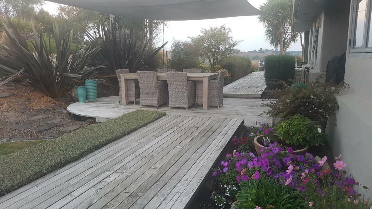 Above The River Karapiro Bed & Breakfast Exteriör bild